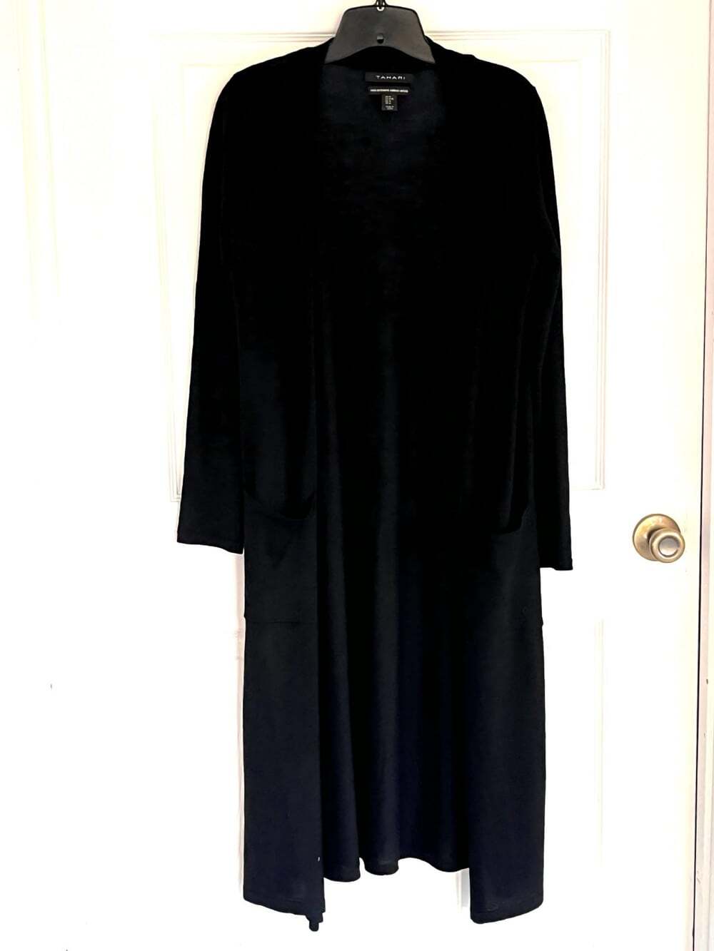 Tahari Womens 100% Extrafine Merino Wool Long Black Cardigan Sz M Pockets